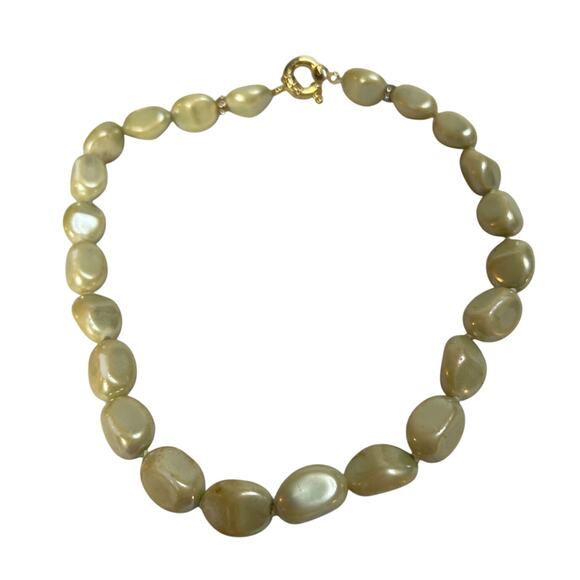 Vintage Faux Pearl Beaded Necklace - Elegant Nuggets Beads with Gold Tone Clasp - Picture 4 of 4